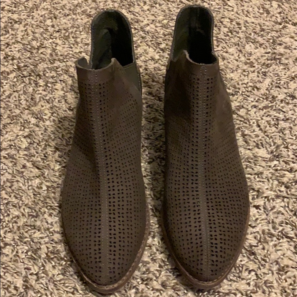 Vince Camuto shoes size 6.5